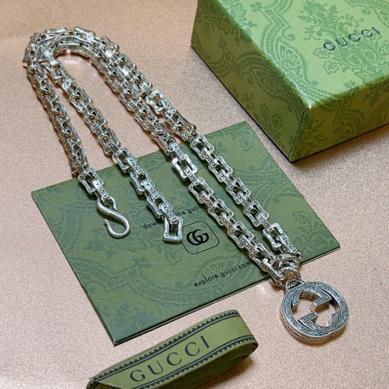 G*u*i necklaces